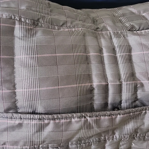 🏷️ Ricki's LARGE  Women's Gray Plaid Puffer Vest Faux Fur 50% Duck Down - Picture 4 of 8